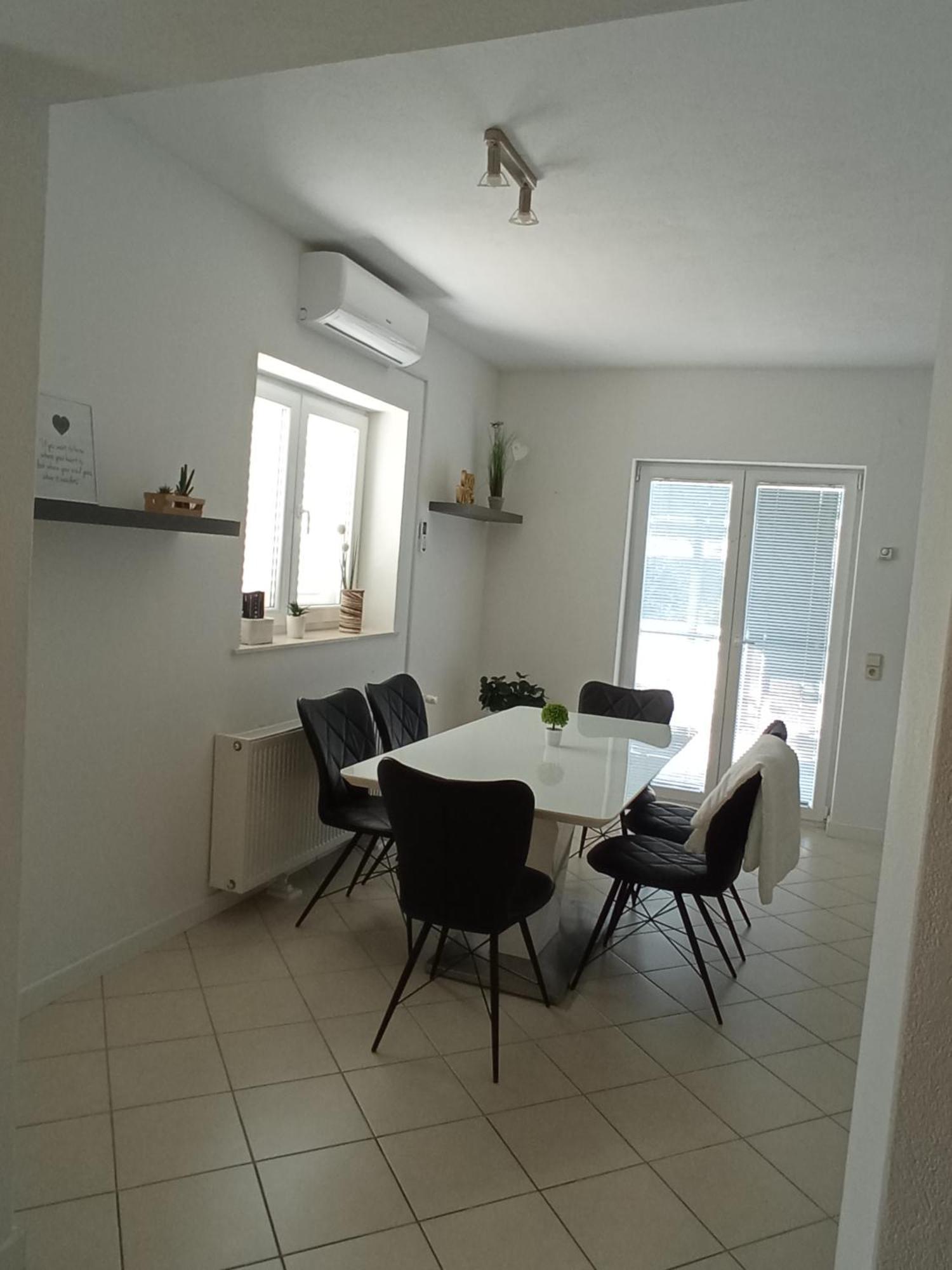 Apartman Carpe Diem Sutomiscica Esterno foto
