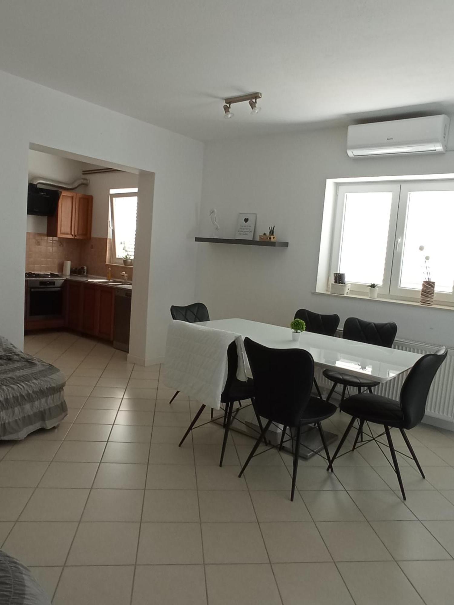 Apartman Carpe Diem Sutomiscica Esterno foto